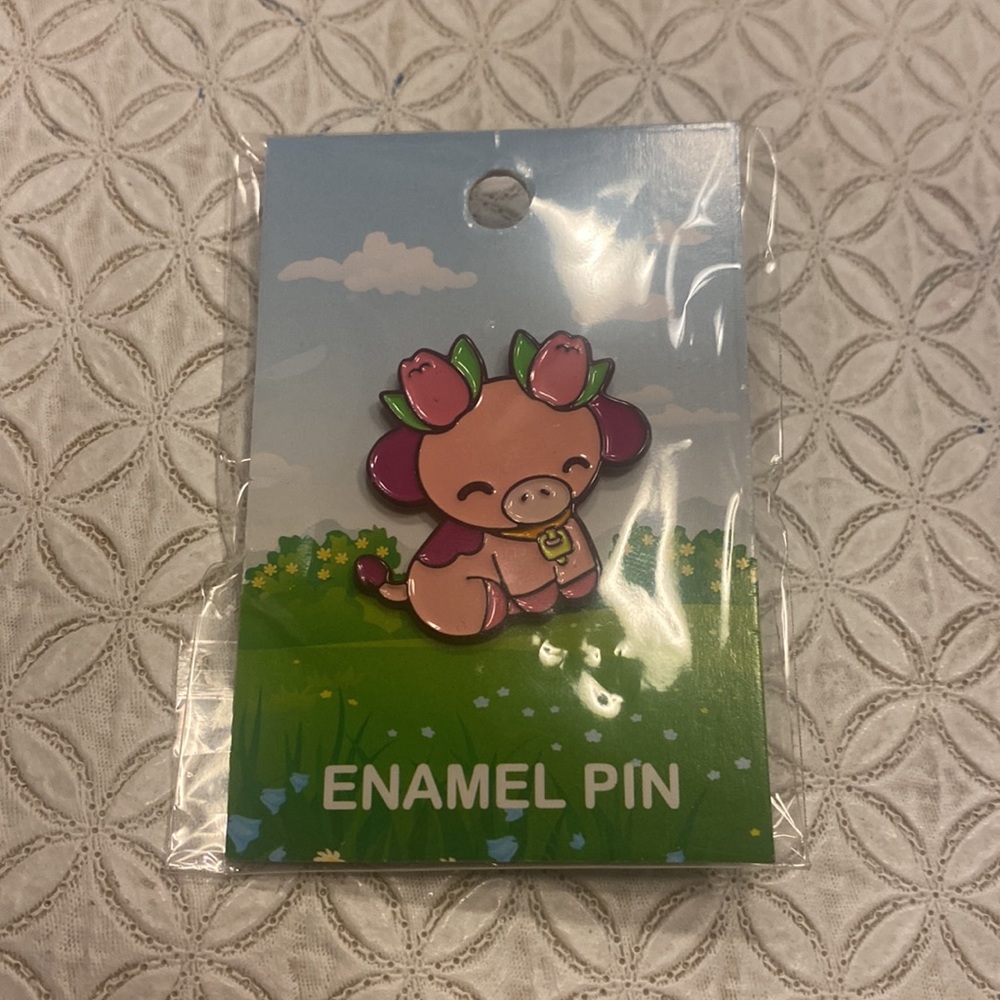 Pink Tulip Cow Enamel Pin - BoxLunch‎ Exclusive